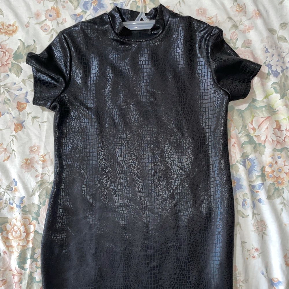 SHEIN 2X Snakeskin print 100%Polyester mid length body con dress